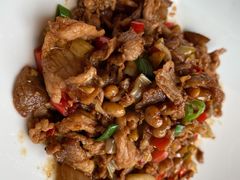 白辣椒炒腊牛肉-凤凰湘语·湘粤鲜融(浦东旗舰店)