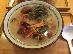 蒜香牛蛙面-阿莉餐厅(枣阳路店)