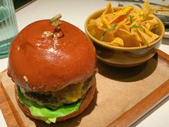 瀑布芝士牛肉汉堡-阿妮叶李(光谷世界城店)