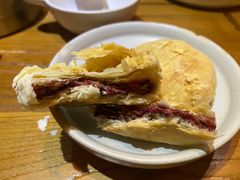 玫瑰鲜花饼-云海肴·汽锅鸡·云南菜(天津国金汇店)