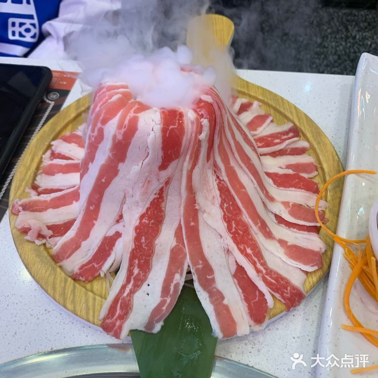 这家店在天街刚开业时人满为患，要等很久