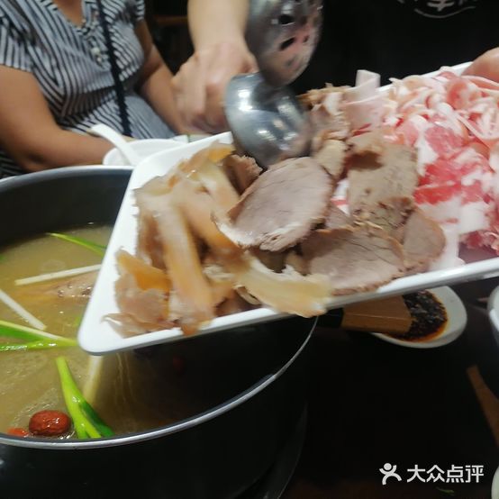 易翘脚牛肉(上大南街店)