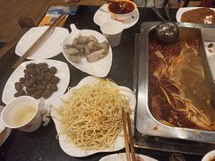 -百年川椒重庆老火锅(光谷店)