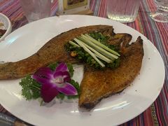 -香巴拉云南餐厅(华莱坞店)