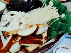 -毛辣果·贵州红酸汤牛肉火锅(西单店)