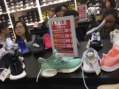 -东荟城名店仓