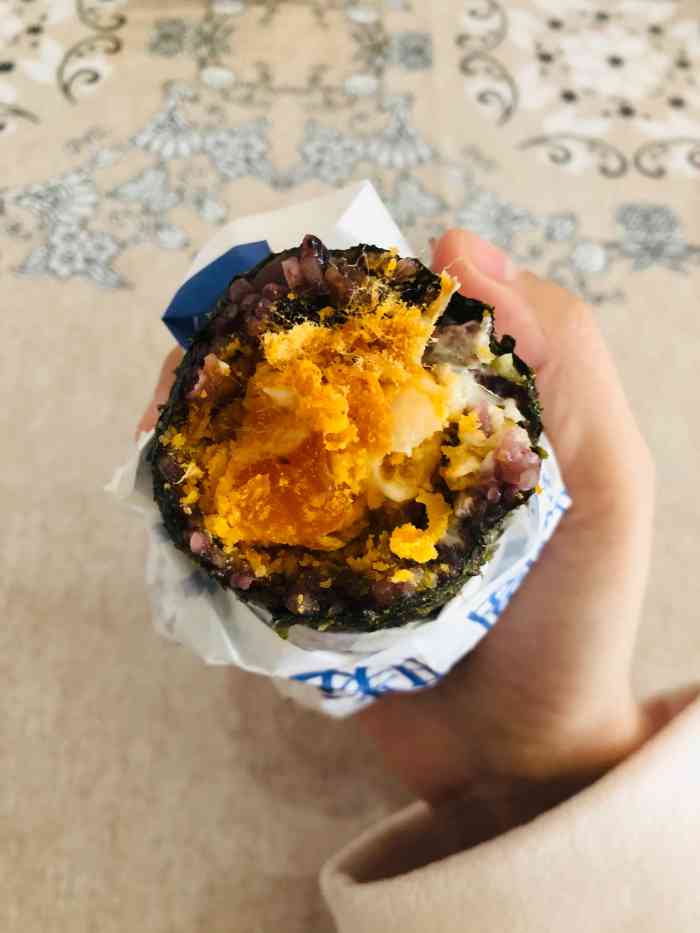 眷村阿嬷粢饭团是品牌连锁店门店在锡城有好几家口碑一直都不错和儿子