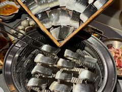 -围炉肉舍•炭烤活鳗•丹东海鲜烤肉(步行街店)