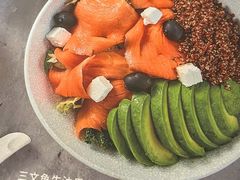 三文鱼牛油果沙拉-Money Shops(愚园路店)