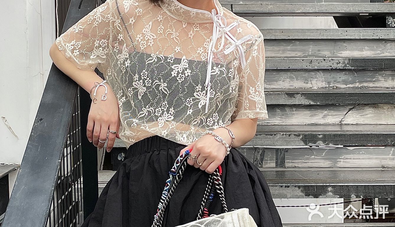 一人一个！体验一下2⃣️折买香奈儿的快乐💃