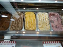 -红宝石·鲜奶小方·海派西点房(南丹店)