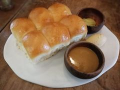 白面包-植物园哈利亚餐厅