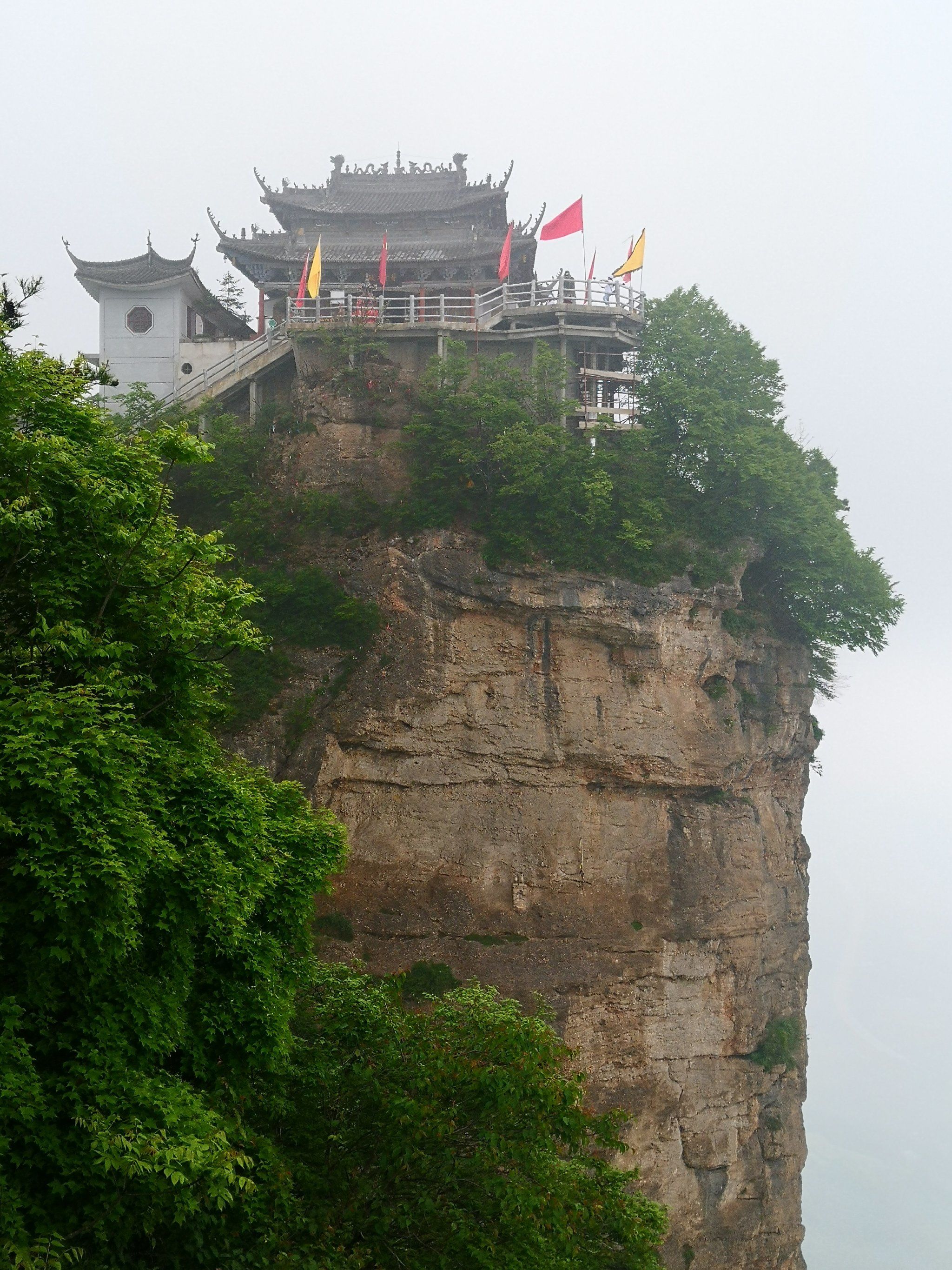 甘肃成县鸡峰山