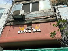 -Bánh Mì Huynh Hoa