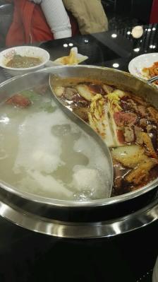 位置在华宫那块.迪欧对面.店面不是非常大就一层.牌匾很显眼.点