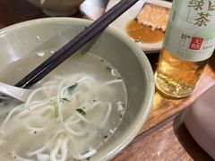 -亮亮面馆(经六路店)