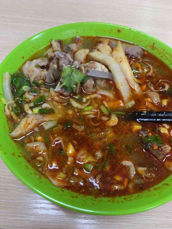 打分 加肉羊杂碎大碗,份量少,味道就那样,碗底全是面,不推荐.