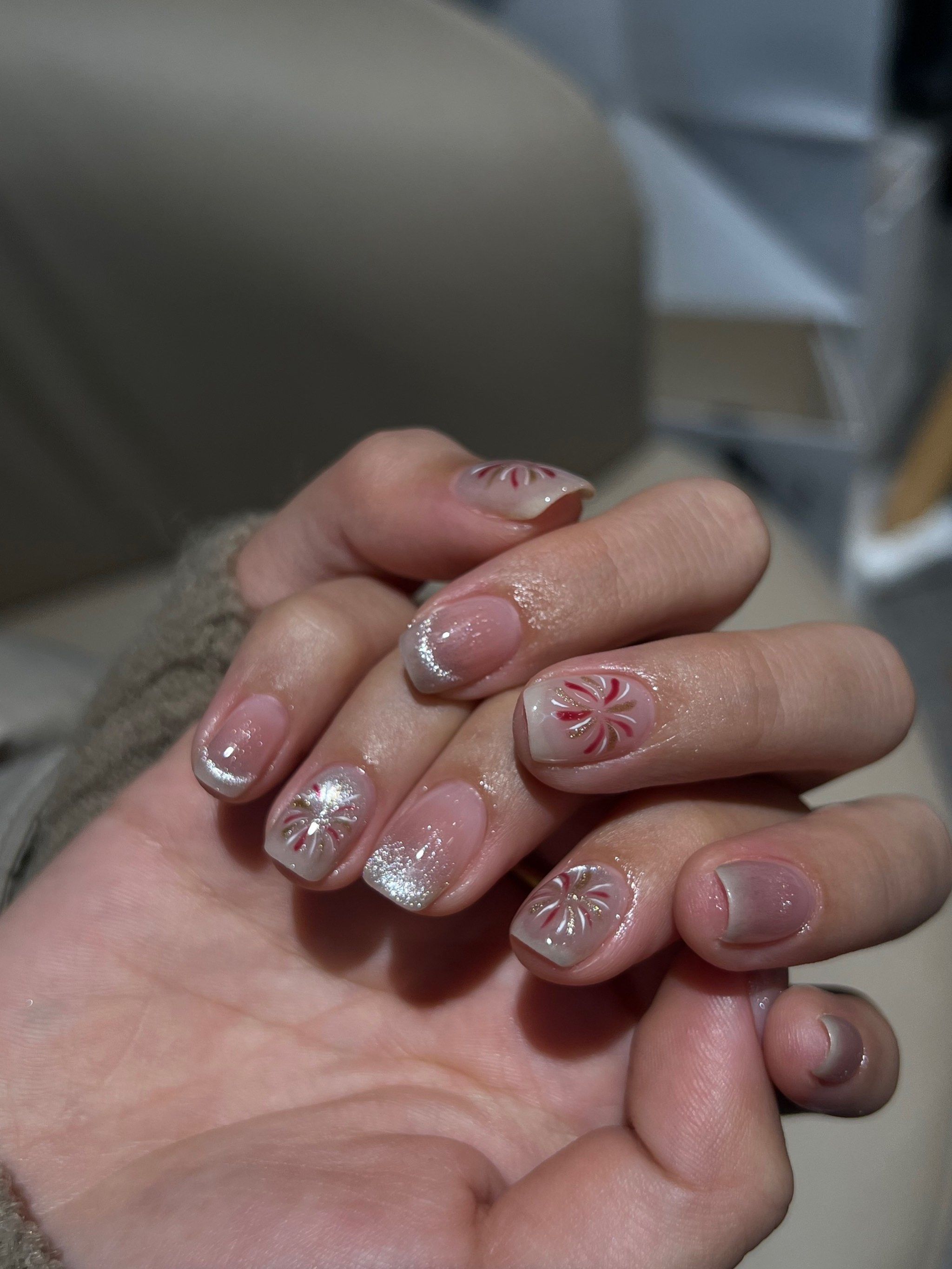 「樱花树下美甲半永久专门店(银泰店)」