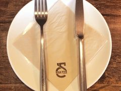 -HIGH FIVE哈福手工汉堡(桂林路店)