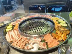 -哈哈碳都·牛肋条无限自助烤肉(台江万达店)
