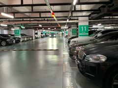 -虹桥火车站-停车场