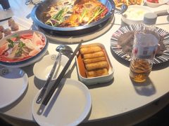 -茅草房·河畔园林火锅