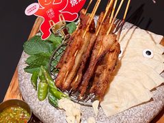-何师烧烤Pro ·江湖川菜·小龙虾·精酿啤酒(太古里旗舰店)