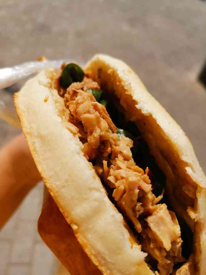 高炉烧饼-"「烧饼夹猪头肉」「烧饼夹腊汁肉」「烧饼花.