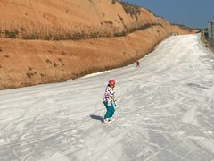 -采薇庄园四季滑雪场