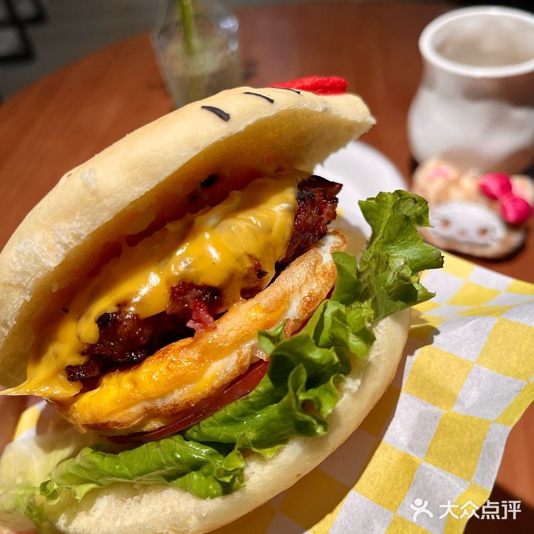 这口kitty堡🍔对于成年人刚刚好…