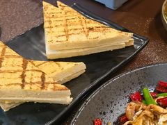 -曼听小寨海鲜烧烤·大连辣炒大王(盖州街店)
