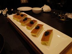 鱼子酱配脆皮烤乳猪-广州文华东方酒店·江-由辉师傅主理