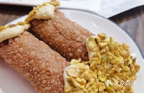 Pistachio Cannoli Roll