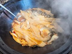 -东北烧烤铁锅炖水库鱼