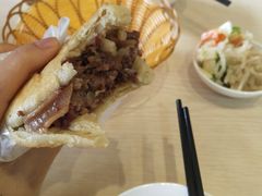 精品火烧-闫家驴肉老店(华电一校店)