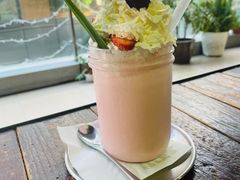 草莓优格奶昔-MIKAKU(万达广场上海宝山店)