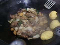 -粘豆包柴火铁锅炖