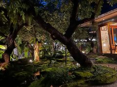 -Chom Cafe and Restaurant