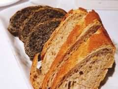 餐前面包-壳里西餐厅Coquille Seafood Bistro(蒙自路店)