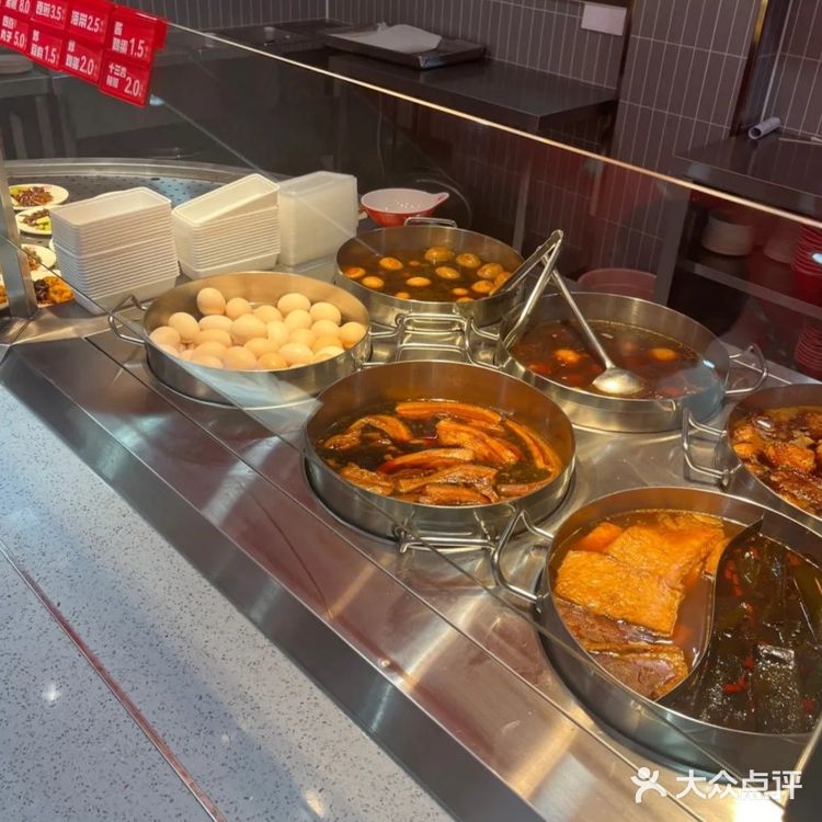 类似咱们这新火爆的大食堂，主营当地特色中餐