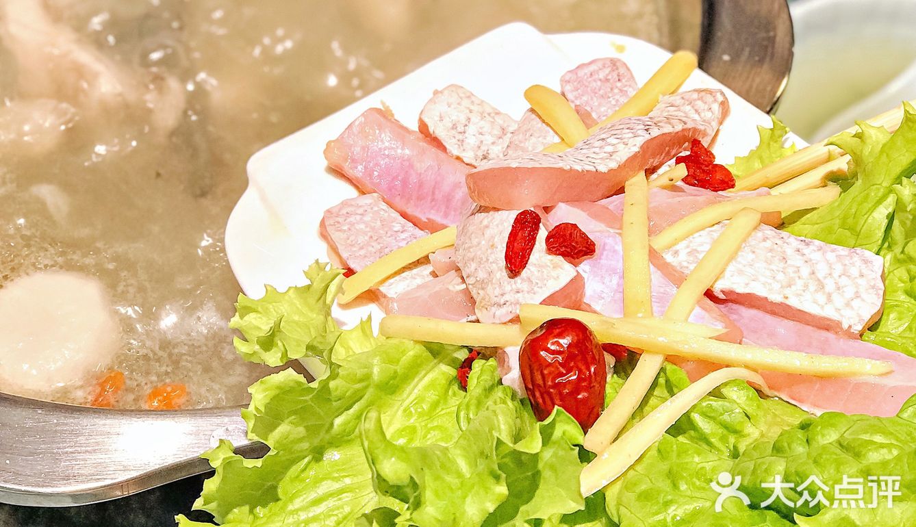 鲜掉眉毛❗️姐妹带我吃的这家薄如纸的斑鱼火锅真🉑