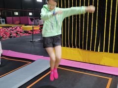 -嘿哟动霸CHUA·新潮玩运动娱乐中心·蹦床滑冰团建乐园