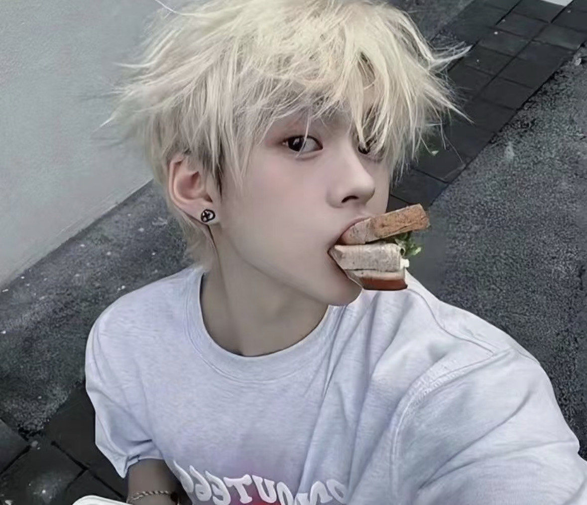 白色头发也可以很时尚