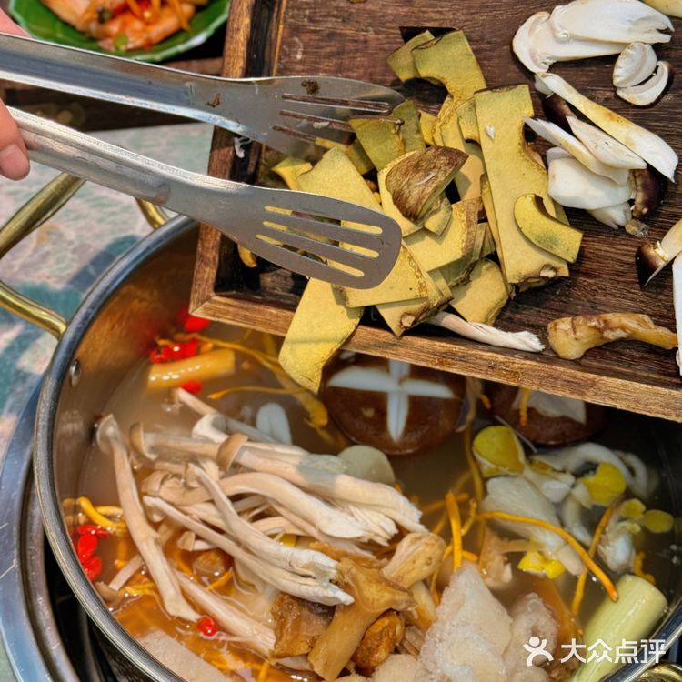 西双版纳｜这家野生菌火锅后劲真是太大了