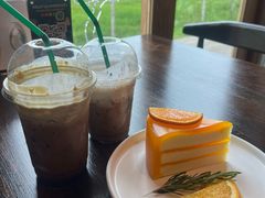 -Chom Cafe and Restaurant