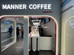 门面-Manner Coffee(宜山路地铁站店)