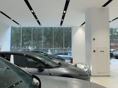 -小鹏汽车上海吴中路销售服务中心