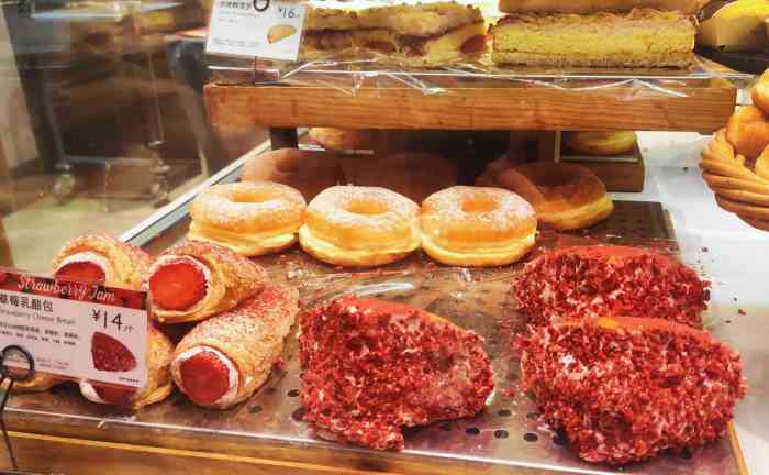 巴黎贝甜(水游城店)-"朋友过生日,定了这款莓满马卡龙,颜值非常.