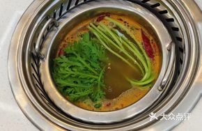 Fresh and Fragrant Mildly Spicy Broth