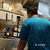 我们前面排了6个人等了1个小时多一点！推荐早点排队